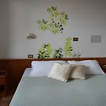 Eco-hotel Edy ホテル